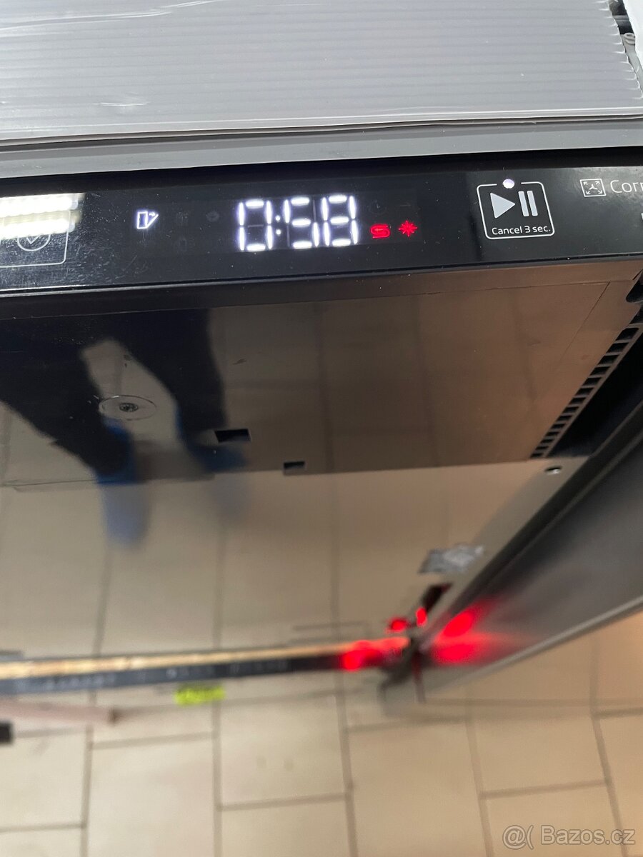 Nepoužitá myčka Beko BDIN38550C - 2