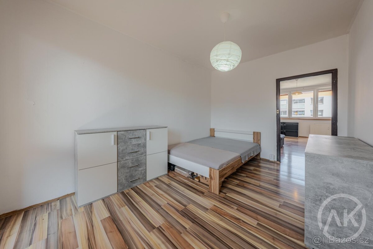 Pronájem bytu 3+1 s lodžií, ul. Jana Maluchy 73 - 2