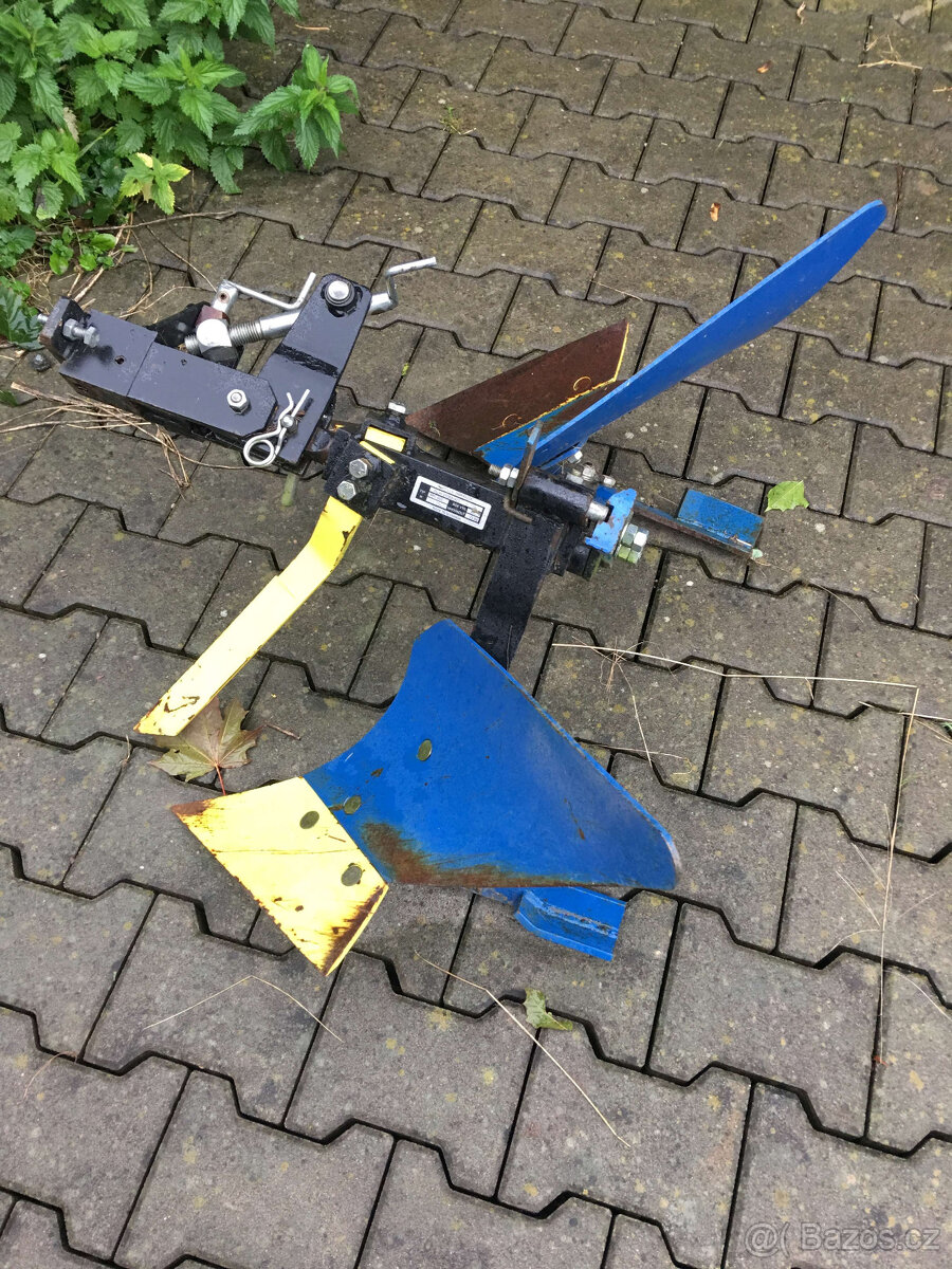 Malotraktor Agzat – Vari – pluh obracák - 2