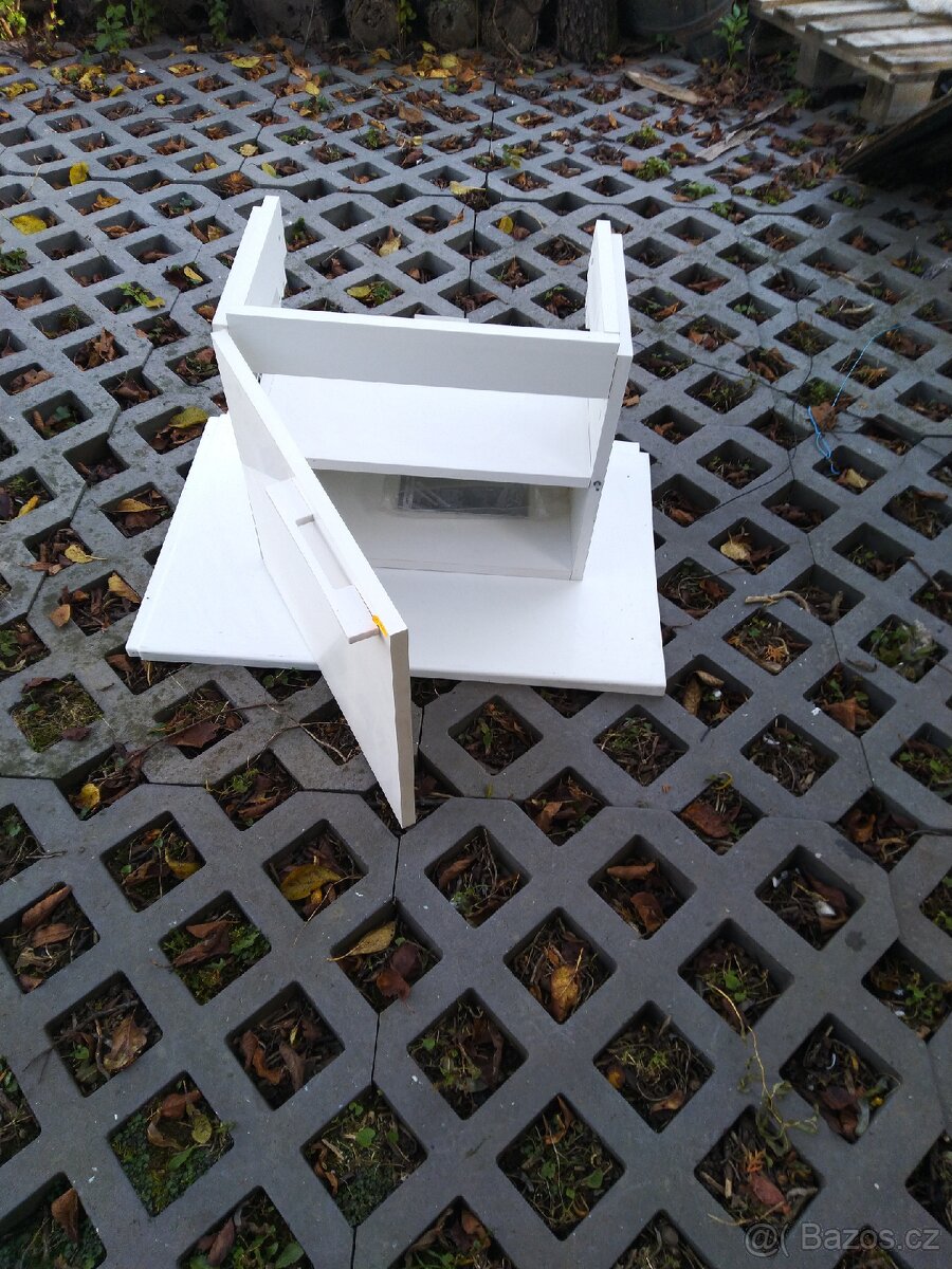 Závěsná koupelnová skříňka. - 2