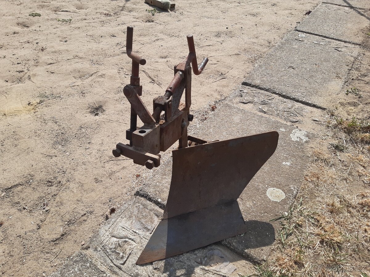 Orací radlice a nastavovací těleso + nože - 2