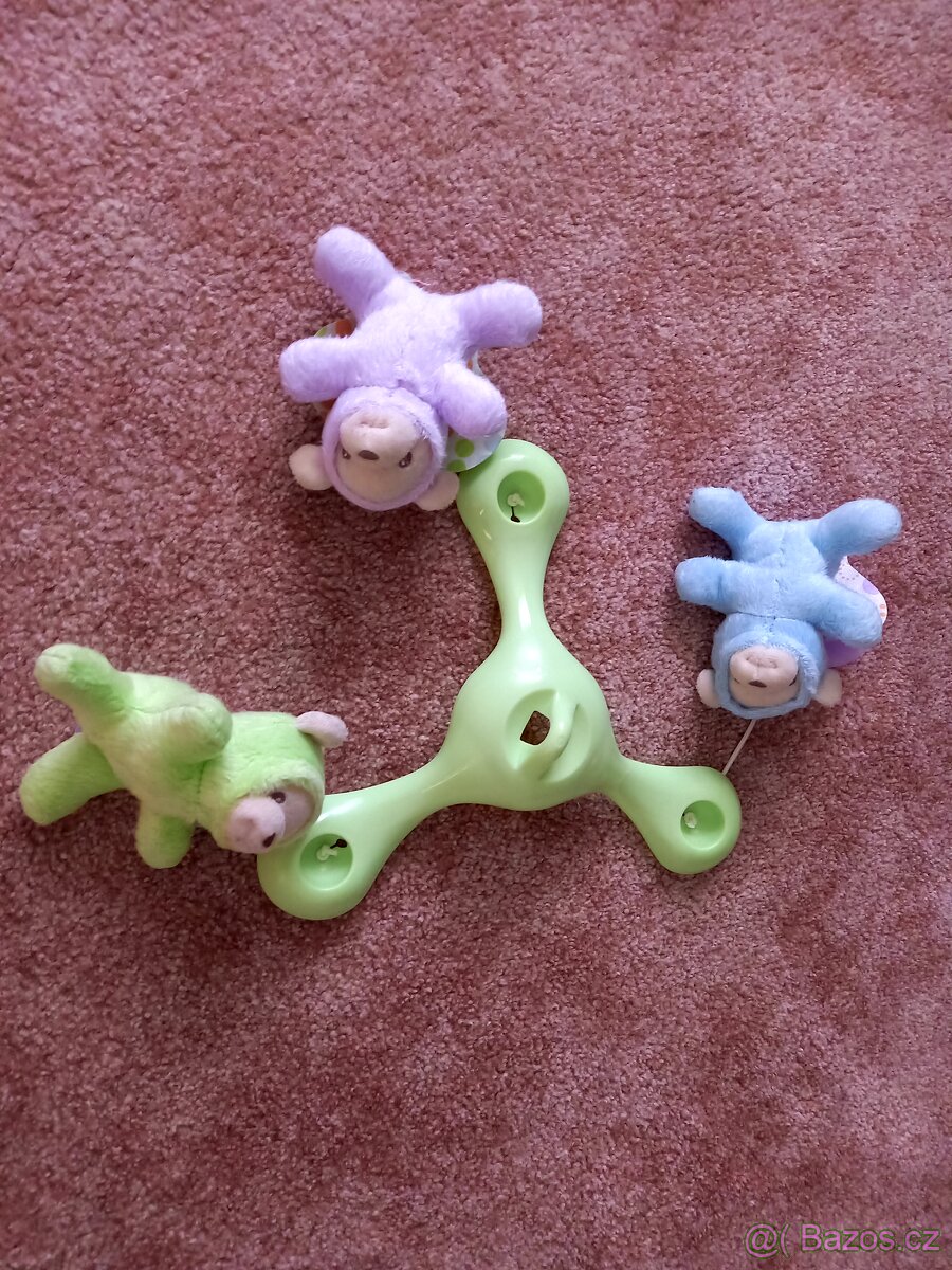 Kolotoč nad postýlku - 2