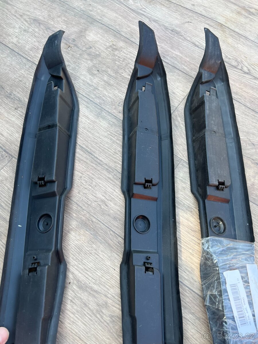 Plastové výplně blatníků VW POLO - 2