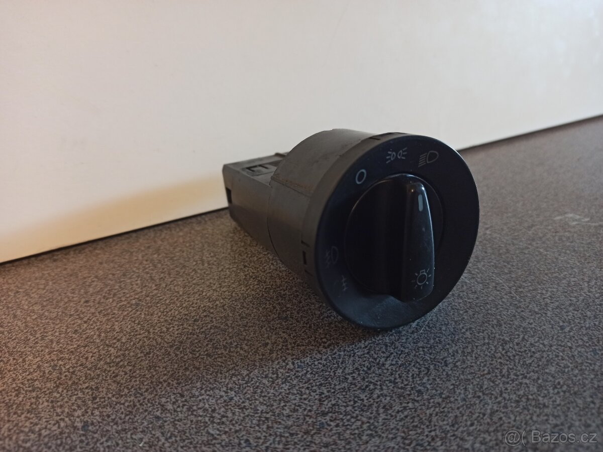 Spínač ovládání světel - 2