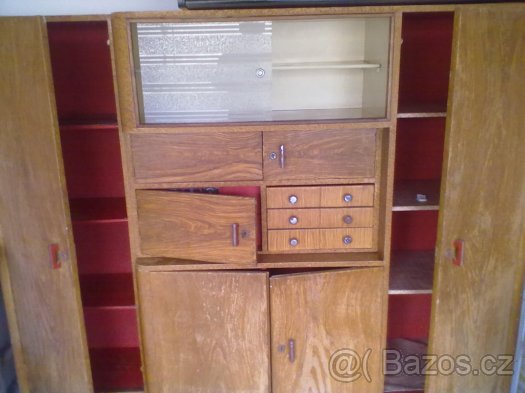 Prodám ojedinělý kuchyň. kredenc z 50. let. - 2