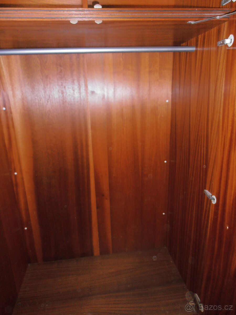 LEŠTĚNÁ ŠATNÍ SKŘÍŇ S NÁSTAVCEM - 2