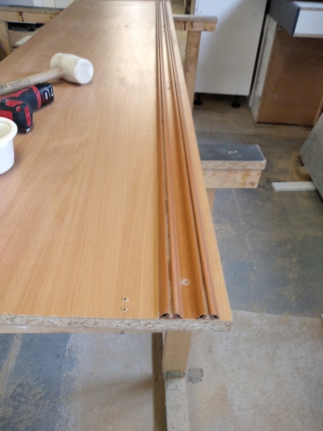 Pojezdy na skříňové dveře - 2