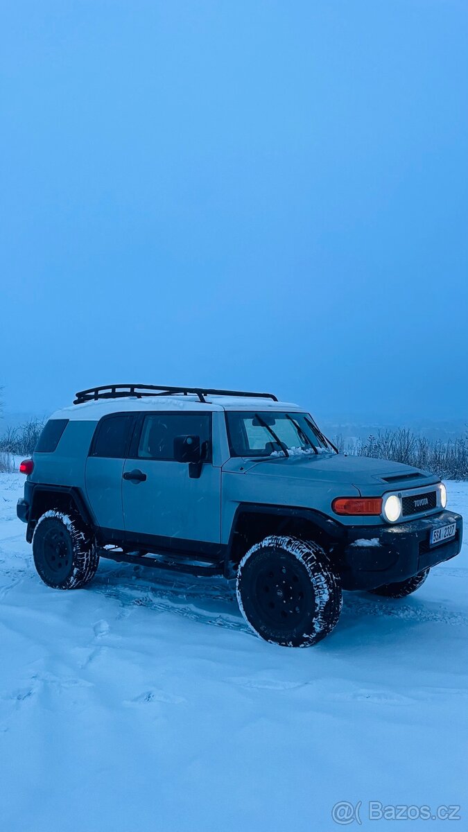 Toyota FJ Cruiser - 2