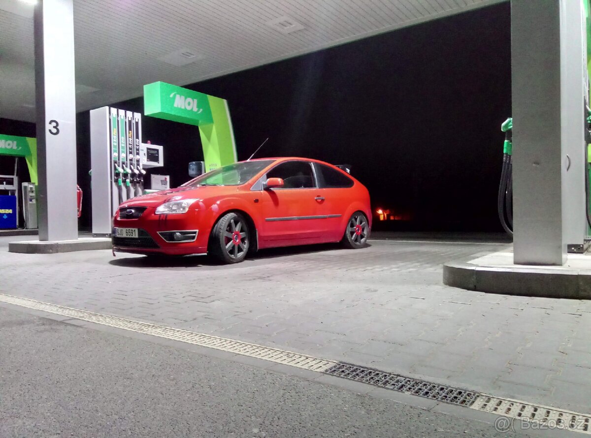 Koupím tento Ford Focus 1.6i 74kw - 2