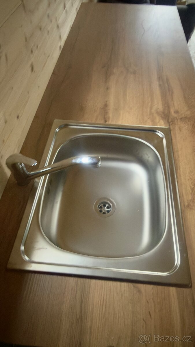 Kuchyňská deska a dřez. - 2
