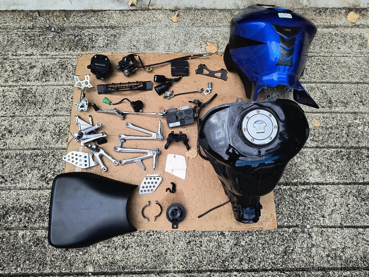 Náhradní díly Cbr 1000rr sc57 12900km najeto - 2