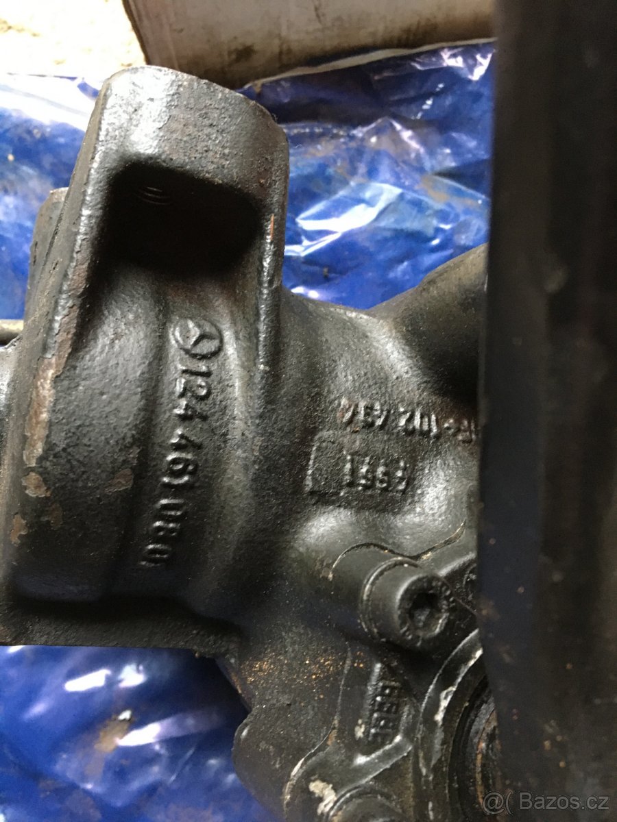 Mercedes W 124 servo, písty - 2