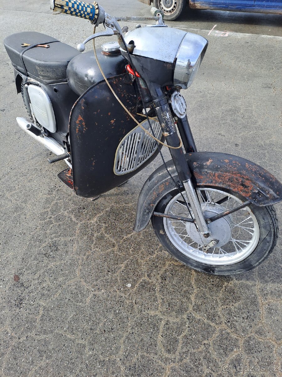 Jawa 250 kyvaĉka typ 353 - 2