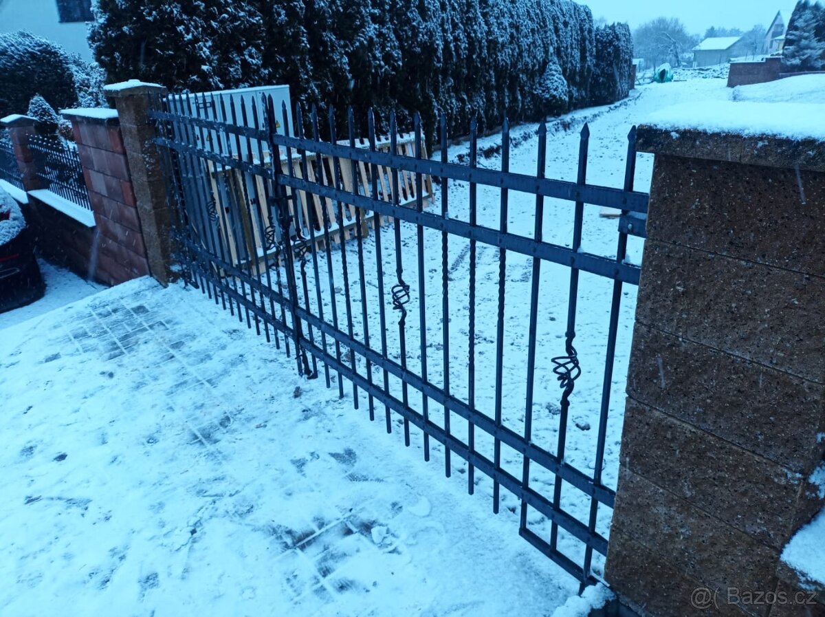 Kovová brána - 2