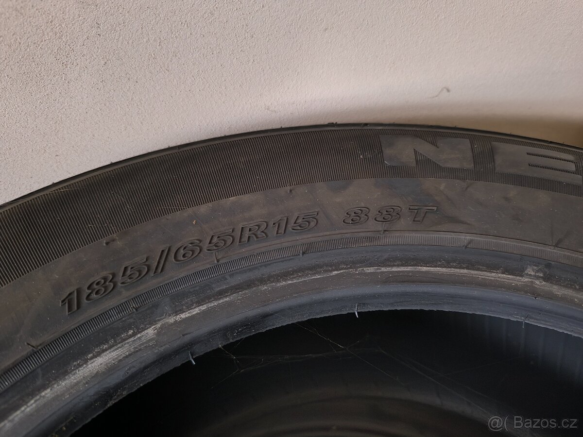 Pneu 185/65R15 - 2