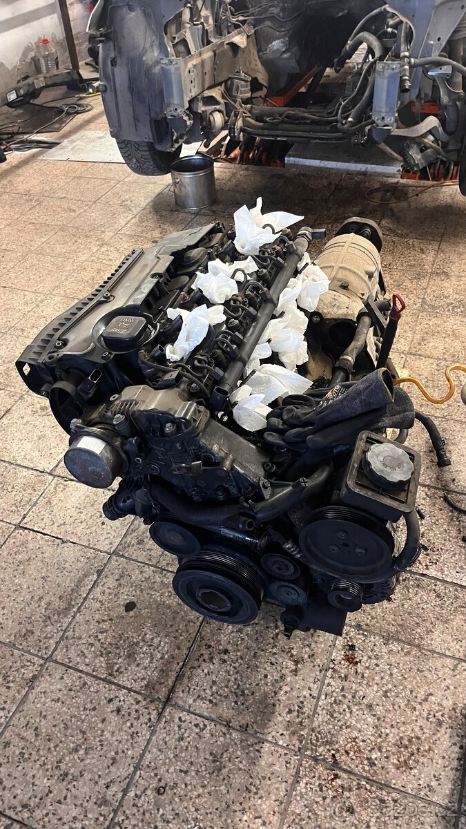 Motor BMW E61 525D - 2