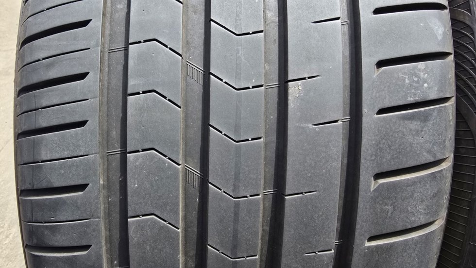 Letní pneu 245/40/17 Vredestein - 2