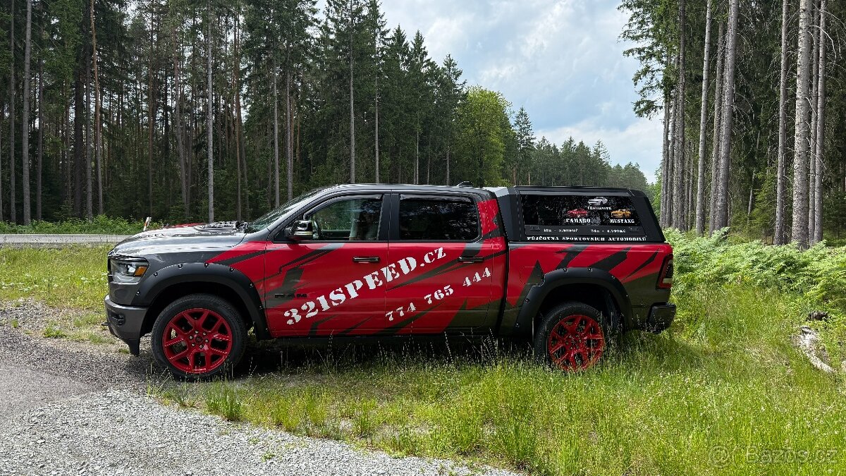 Dodge RAM 1500 laramie 5.7 V8 původ ČR