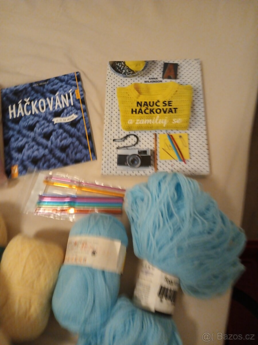 Velká sada přízí, háčky, knihy o háčkování... - 2