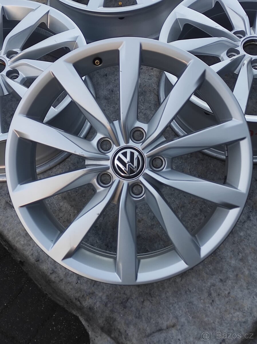 VW GOLF, kola 17" - 2