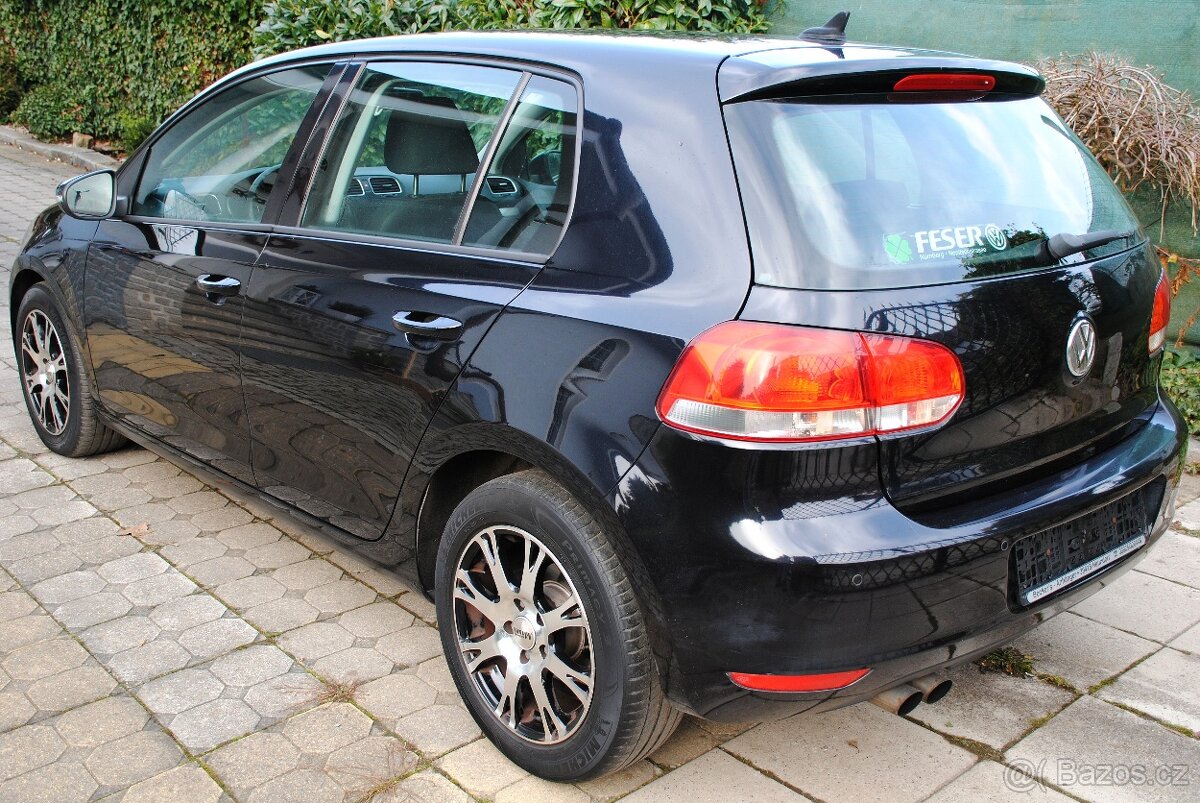 VW GOLF 6 2.0TDi 81kW - climatronic - navigace - handsfree - 2