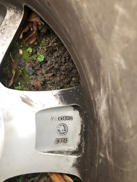 Škoda - ALU kola original R16 - 2