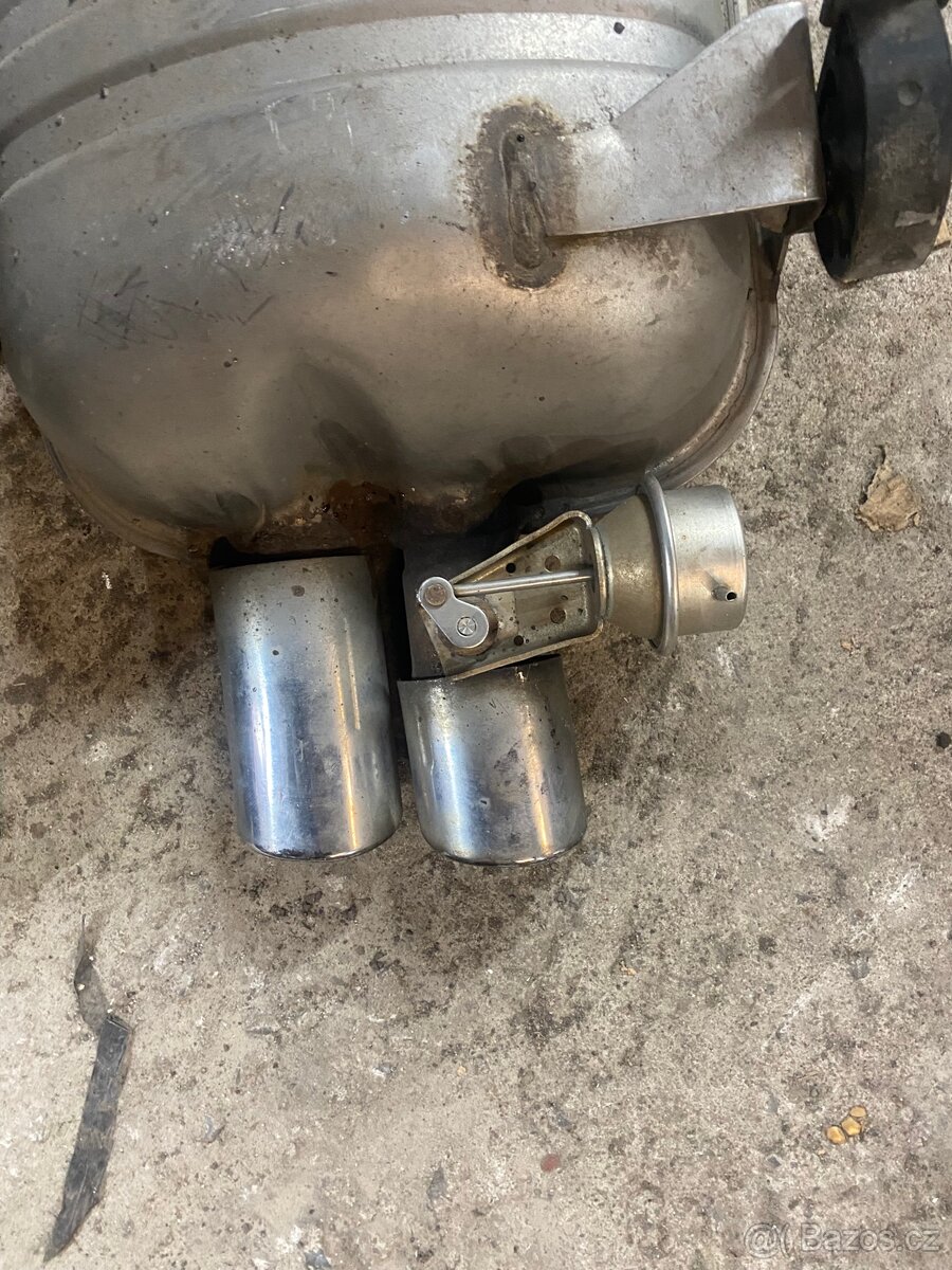 Tlumíc výfuku e46 330i - 2