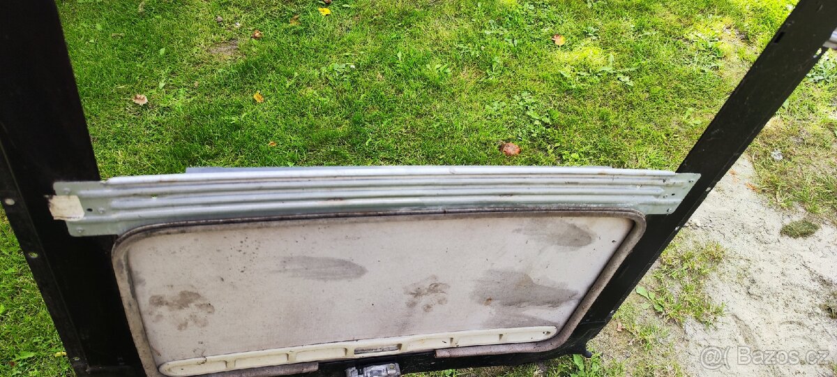 Prodám na vw Golf 5 , 6 stresni okno - 2