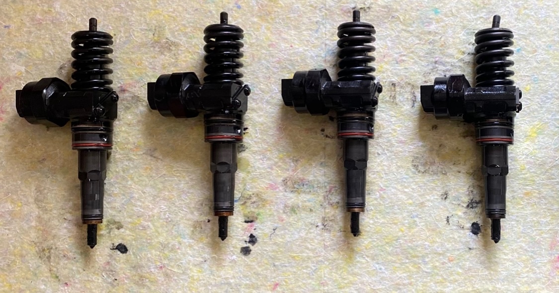 Díly motoru Vw 1.9 TDI 85kw typ AUY alterator,starter atd - 2