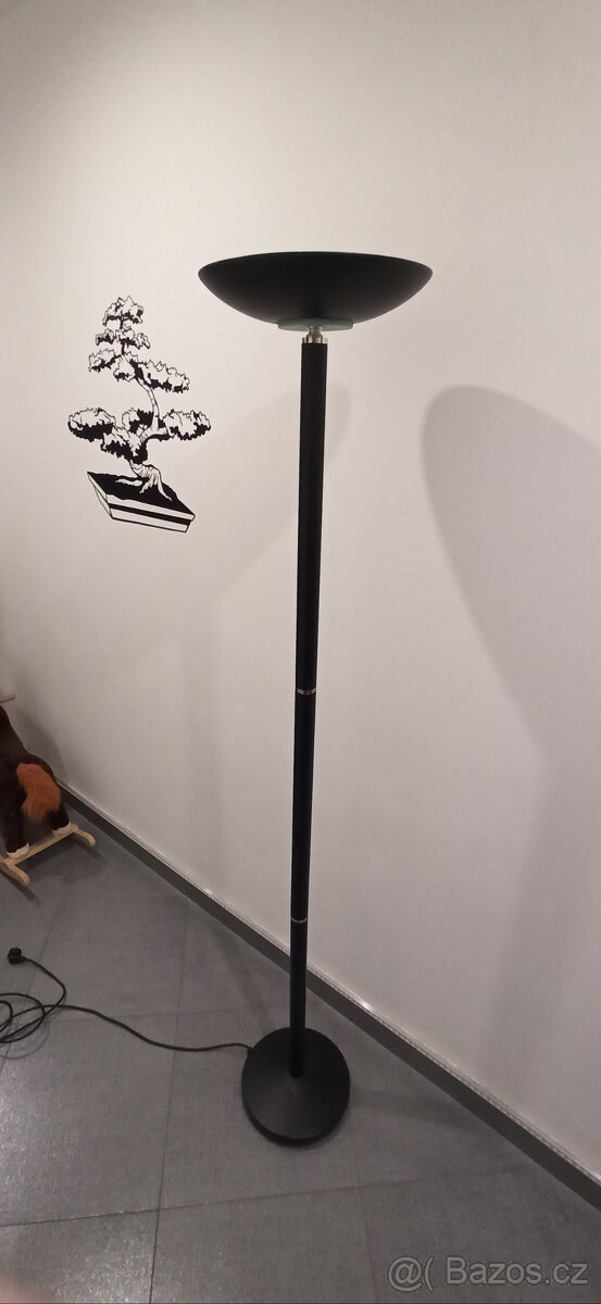 stojací lampa černá - 2