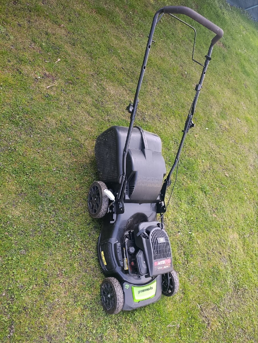 Benzínová sekačka motor Briggs&stratton - 2