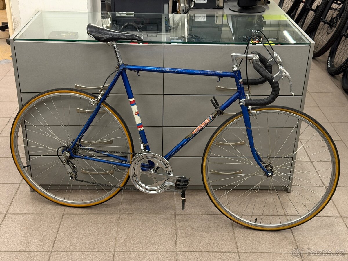 Silniční kolo Favorit - 2