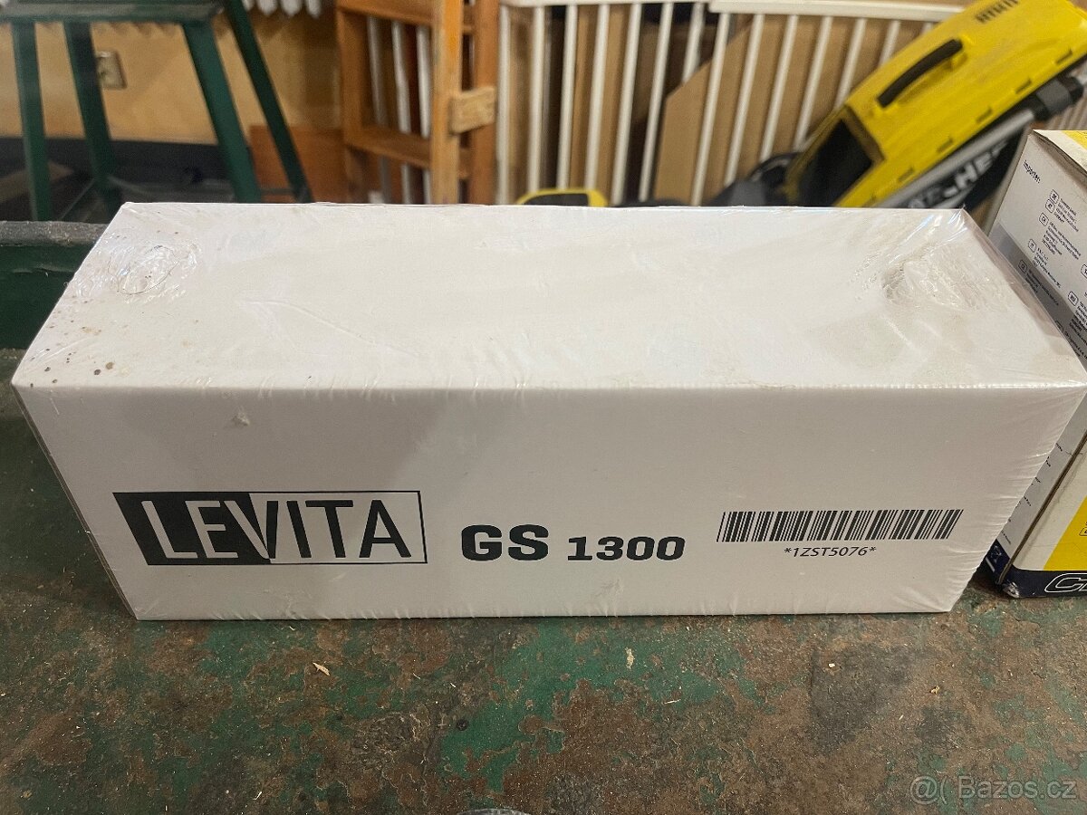 AKU NŮŽKY NA TRÁVU - 2