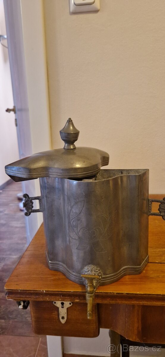Cínová nádoba na vodu - 2