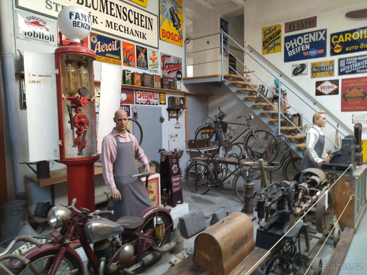 Reklamní cedule, staré figuríny , historie obchodu a řemesel - 2