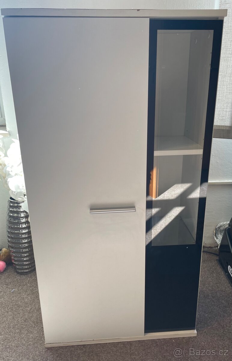 Moderní vitríny / skříňky 2 ks - 2