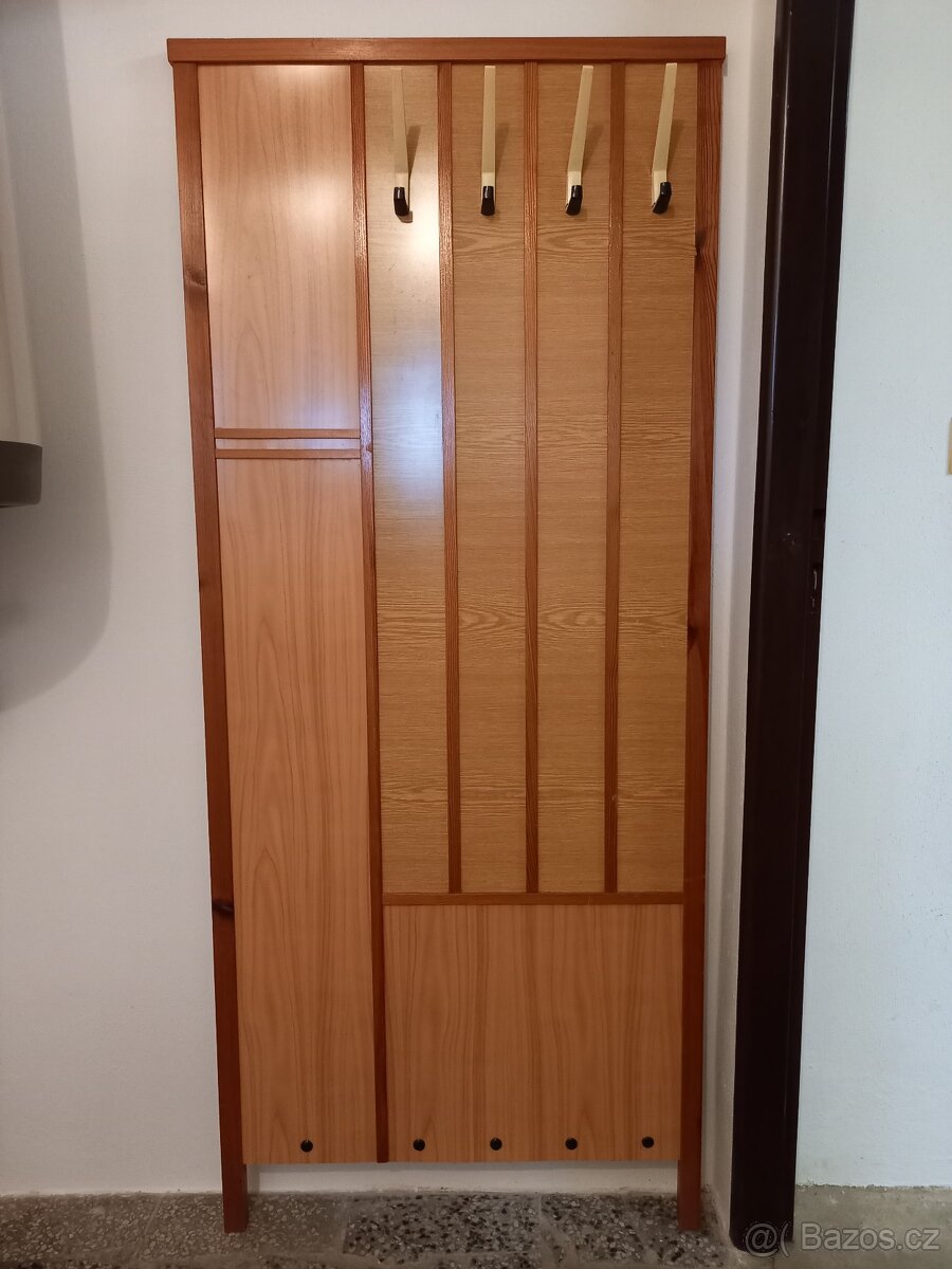 Retro umakartová předsíňová stěna - 2