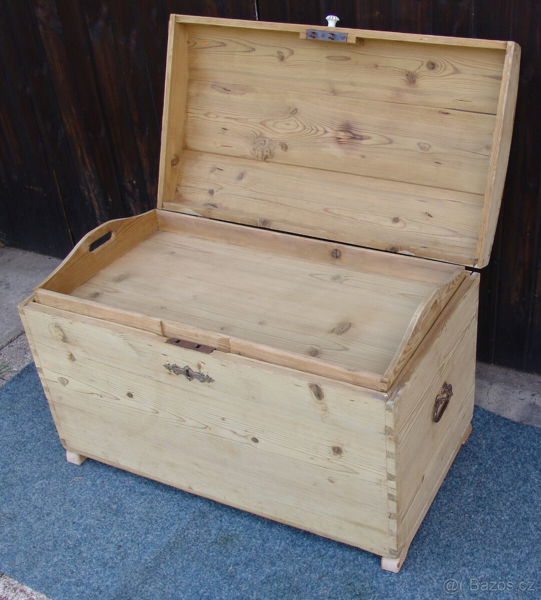 Starožitná truhla s vloženým platem - 2