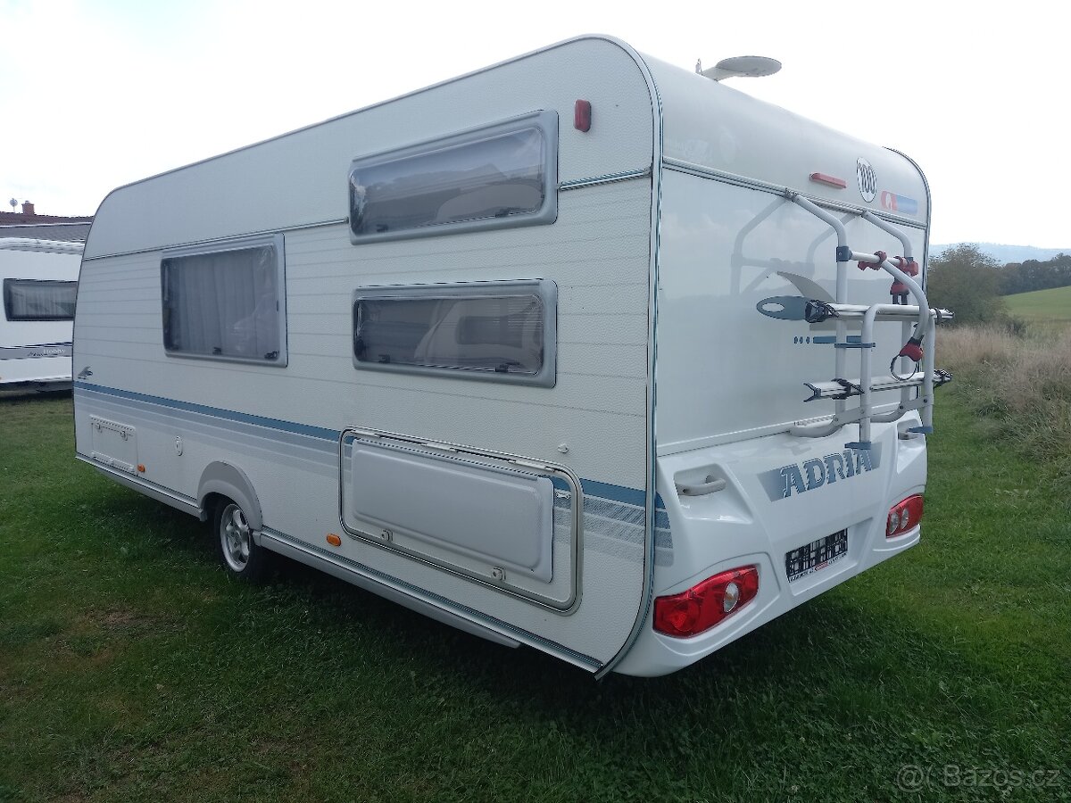 Prodám karavan ADRIA adora 552 ....7 mist na spaní - 2