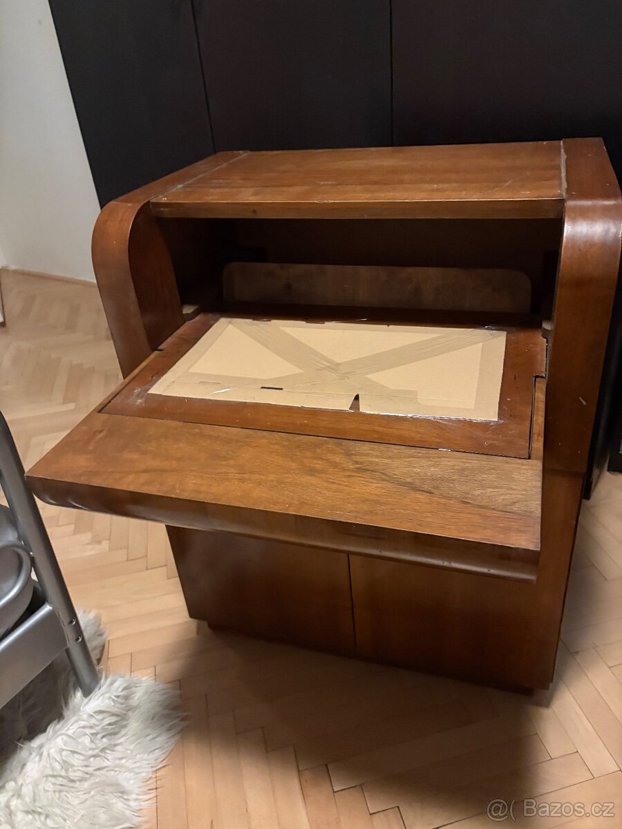 Halabala skříňka na gramofón - 2