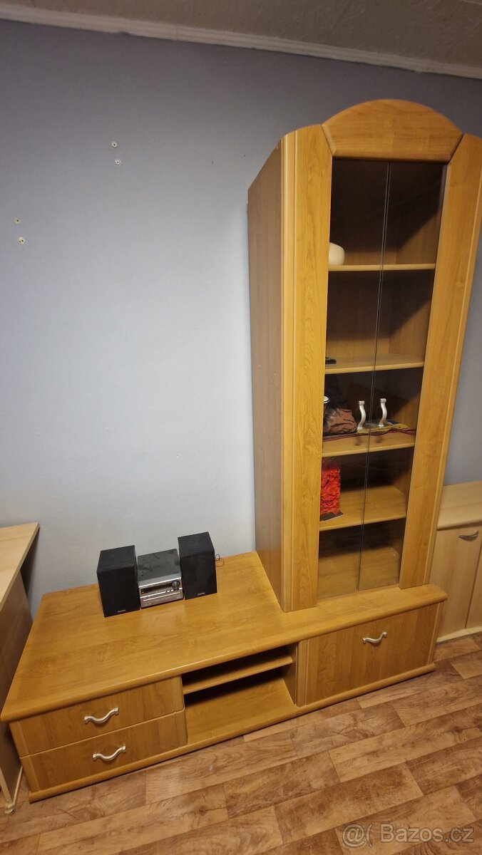 Skříňě, stůl. - 2