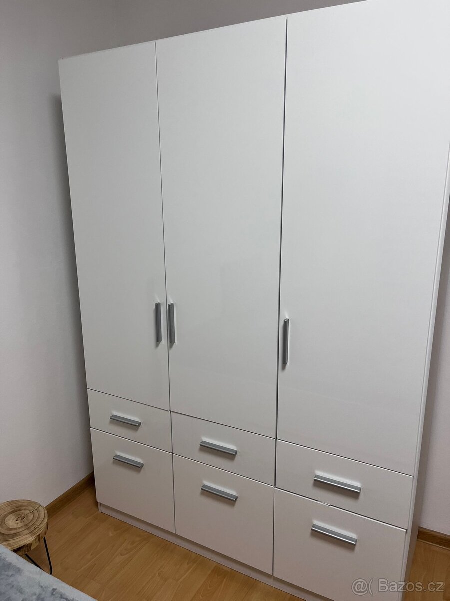 Šatní skříň - 2