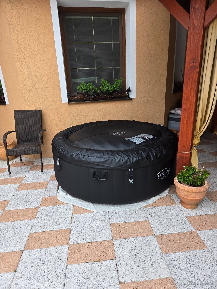 vířivka LAY-Z-SPA - 2