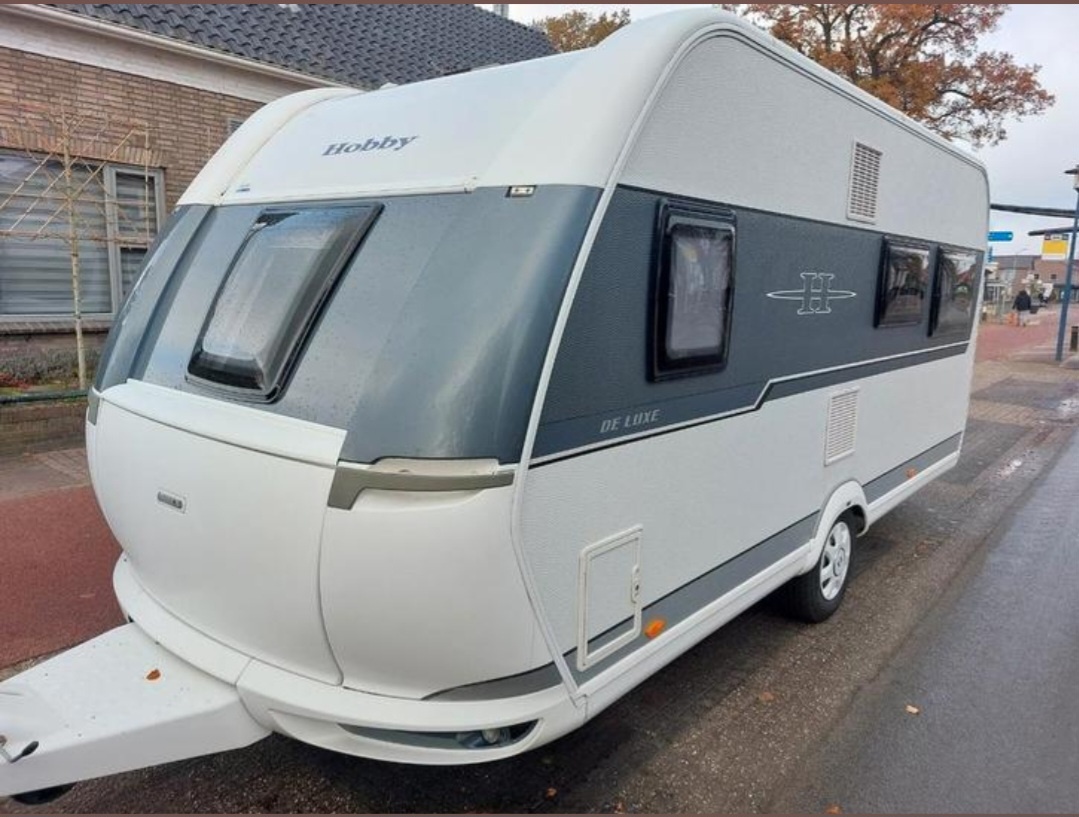 Prodám karavan Hobby 460 ufe, r.v.2020 + předstan + markýza. - 2