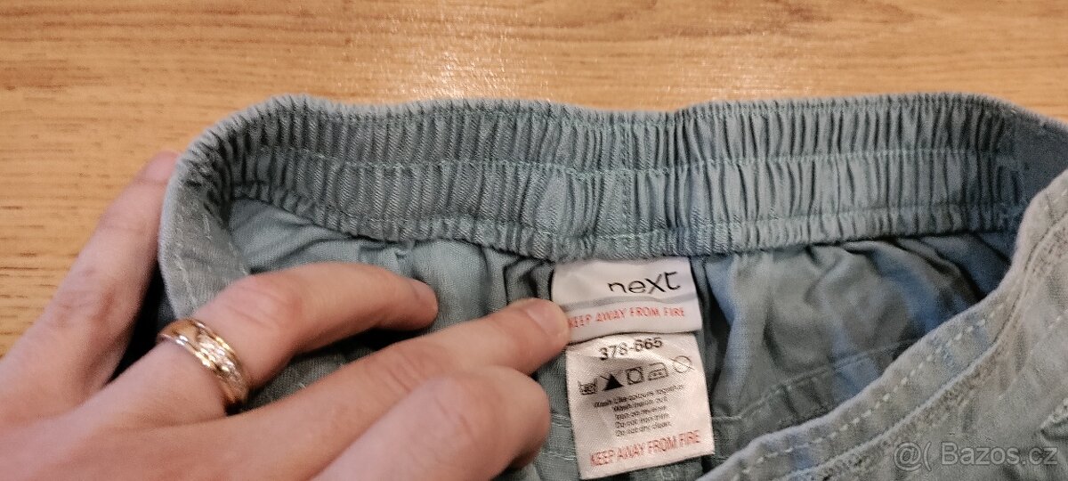 Elegantní 3/4 kalhoty vel. 104 - 2