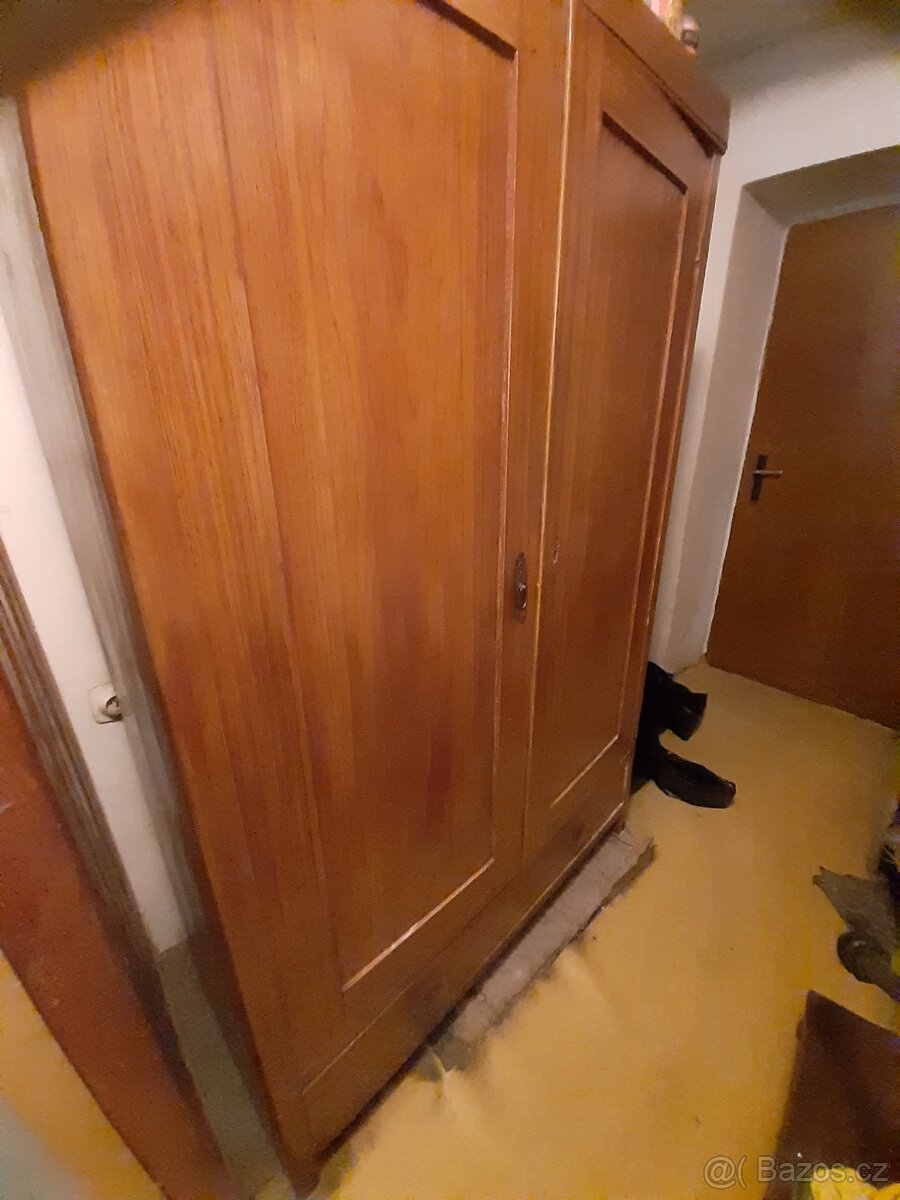 Starožitná,asivni skřiň - 2