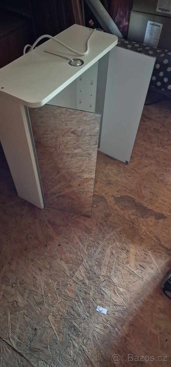 Koupelnová skříňka - 2