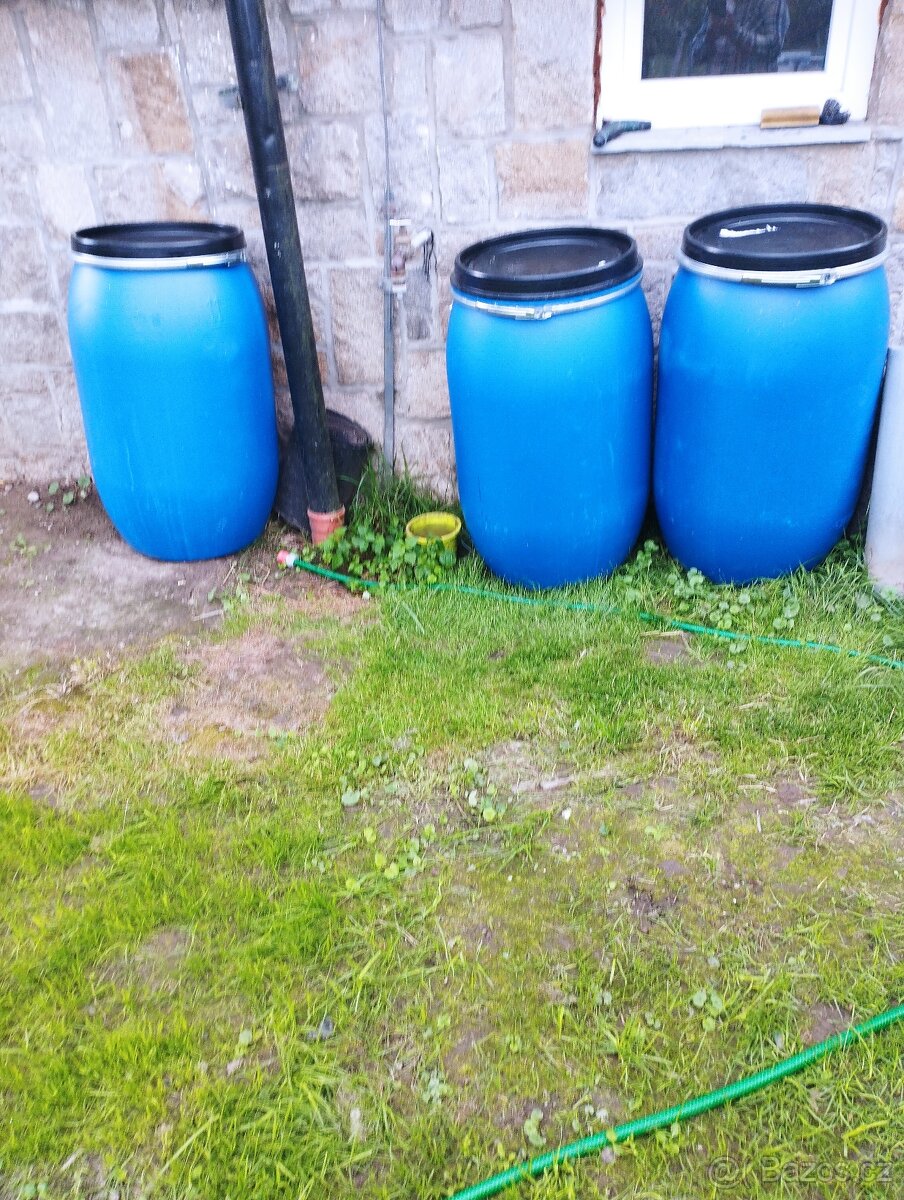 Plastové sudy 200 l - 2