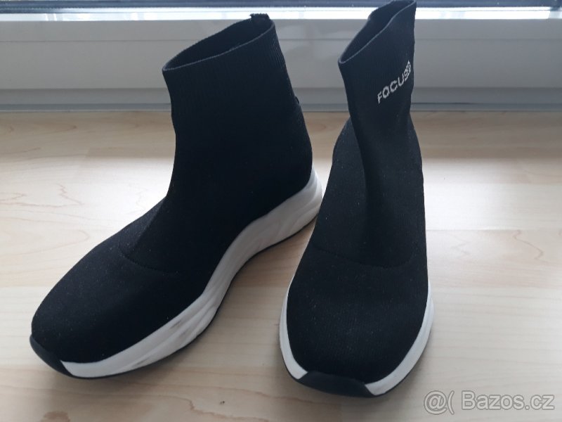 NOVE BOTY, vel. 38 - 2