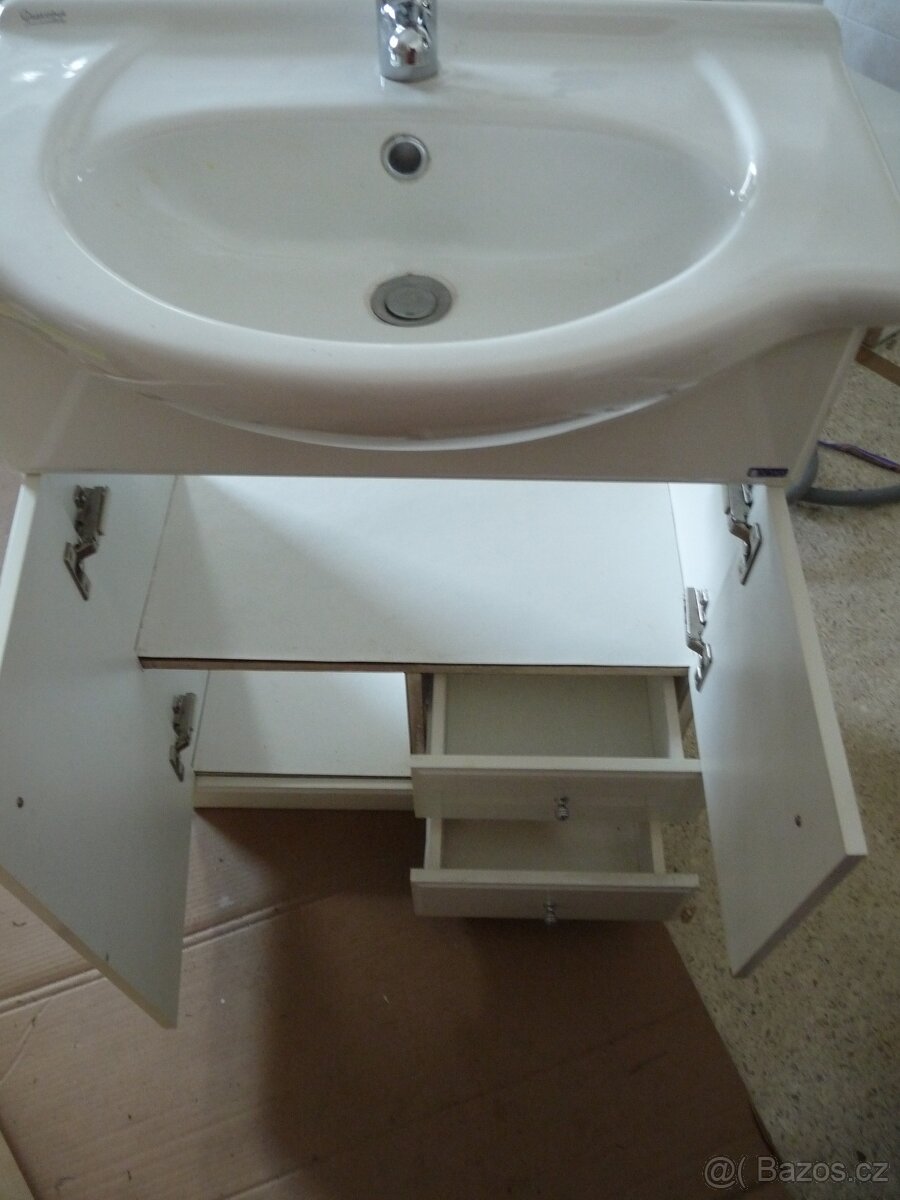 Umyvadlo se skříňkou - 2
